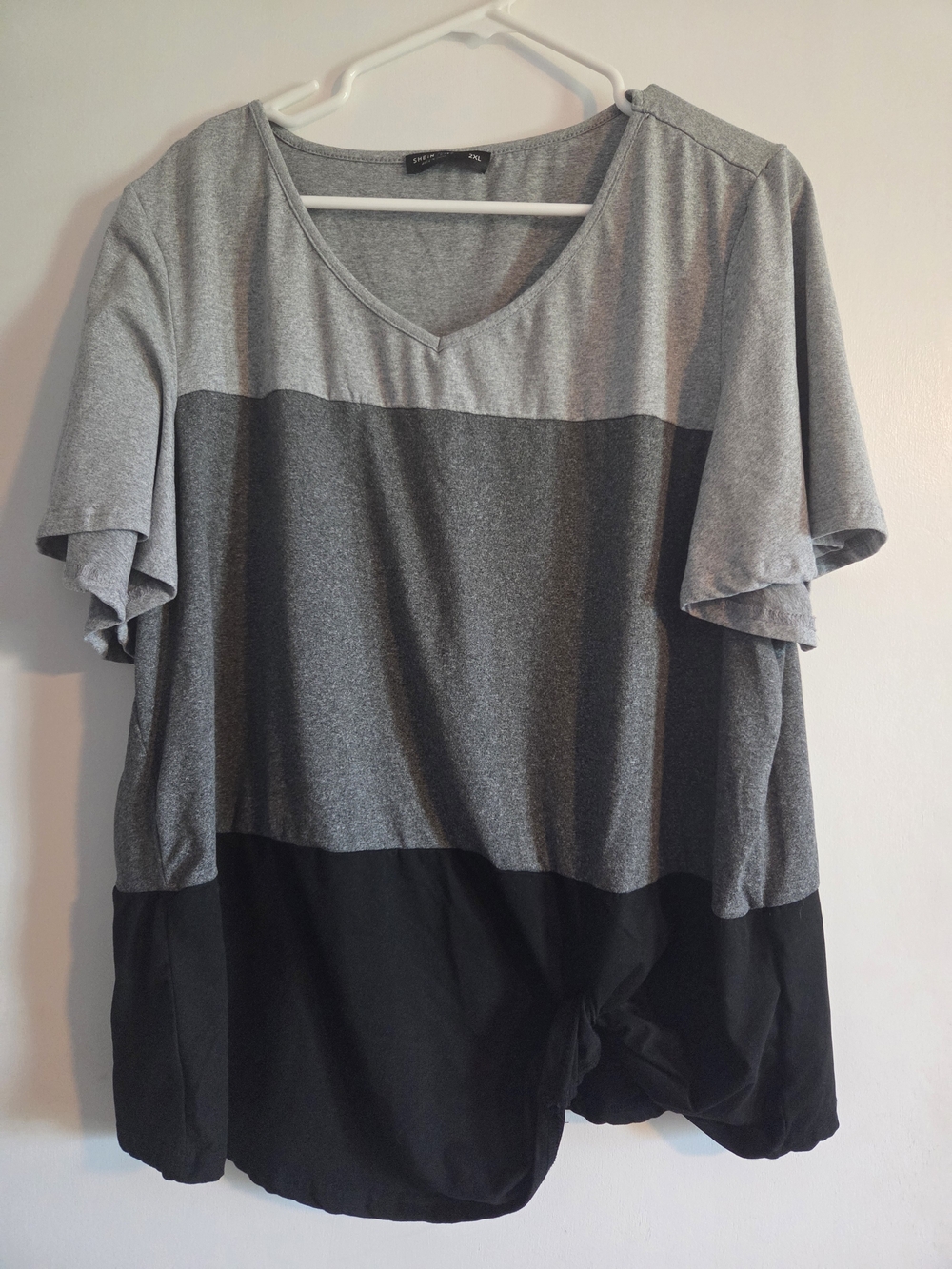 SHEIN Gray & Black Colorblock V-Neck Short Sleeve Top